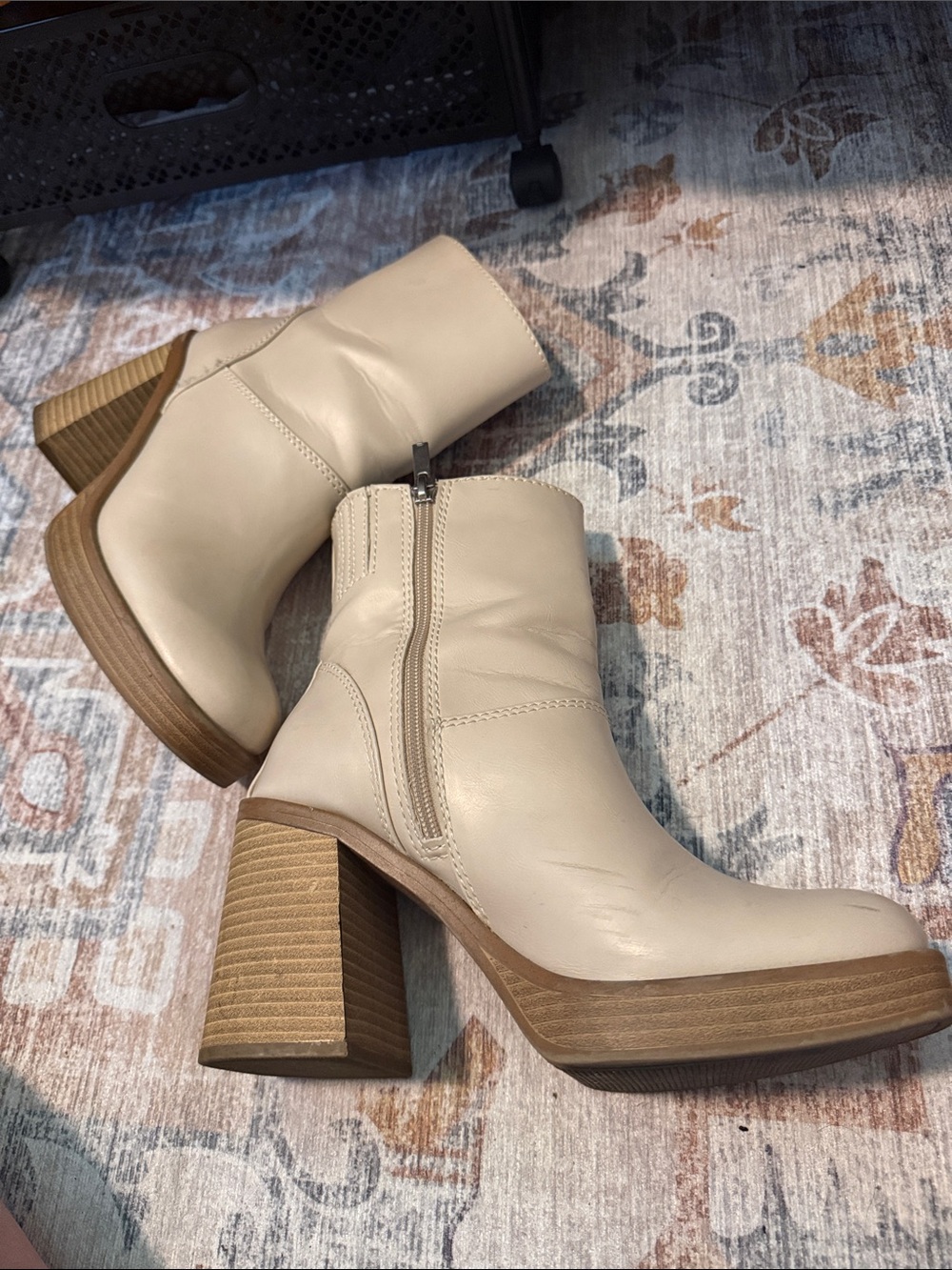 Universal Thread Cream Boots